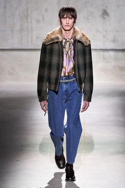 Look 17